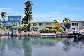 Delightful Vacation Home Located In The Popular Islamorada Neighborhoo