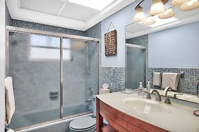 Delightful Vacation Home Located In The Popular Islamorada Neighborhoo