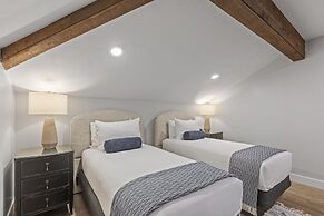 Snow Flower 078 3 Bedroom Condo by RedAwning