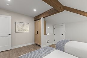 Snow Flower 078 3 Bedroom Condo by RedAwning