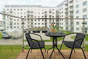 Apartment With Parking by Renters