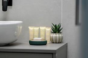 Apartment With Parking by Renters