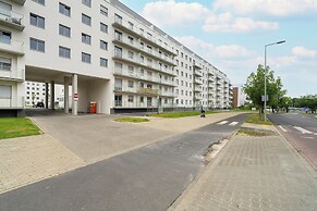 Apartment With Parking by Renters