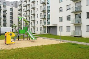 Apartment With Parking by Renters