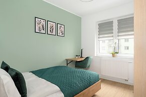 Apartment With Parking by Renters