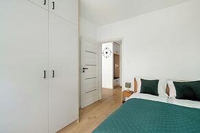 Apartment With Parking by Renters