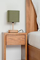 Apartment With Parking by Renters