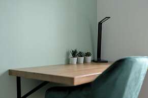 Apartment With Parking by Renters