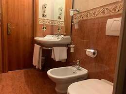 Consoli Romani Vatican Rooms