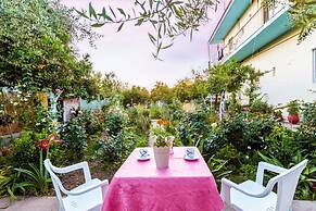 Summer Rose Garden Getaway - A Step to the Beach