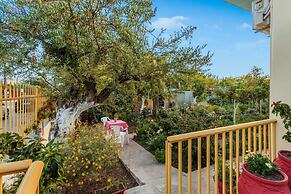 Summer Rose Garden Getaway - A Step to the Beach