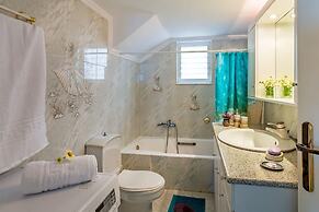 Escape to Paradise - Chania s Seaside Getaway