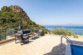 Aigli Luxury Villa - Panoramic Seaview Retreat