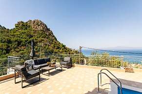 Aigli Luxury Villa - Panoramic Seaview Retreat