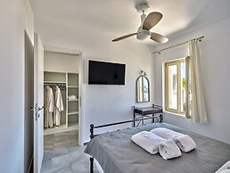 Villa Maria - Naoussa Fishes Blue Grey Suite