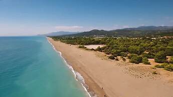 Beachfront Luxury Villa-private Pool Garden Heaven