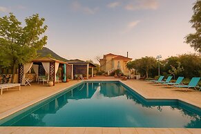 Beachfront Luxury Villa-private Pool Garden Heaven
