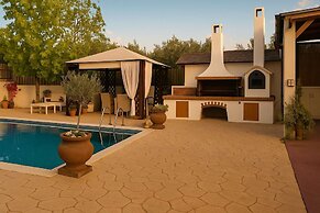 Beachfront Luxury Villa-private Pool Garden Heaven