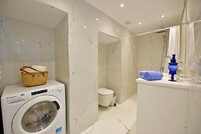 A Sea-licious Vacation - Chic Style in Hydra