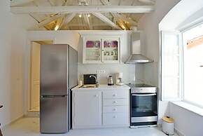 A Sea-licious Vacation - Chic Style in Hydra