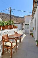 A Sea-licious Vacation - Chic Style in Hydra