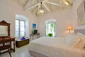 A Sea-licious Vacation - Chic Style in Hydra