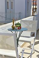 A Sea-licious Vacation - Chic Style in Hydra