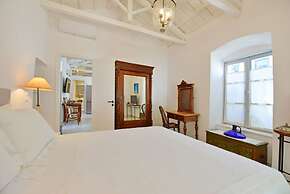 A Sea-licious Vacation - Chic Style in Hydra