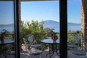 Nerotrivia Villa - Ocean Panorama and Lush Gardens