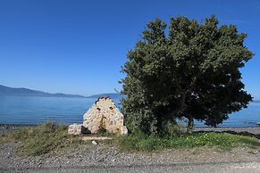Nerotrivia Villa - Ocean Panorama and Lush Gardens