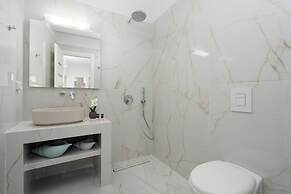 Yiota Collection  4 Suites & 4 Prive Jacuzzi