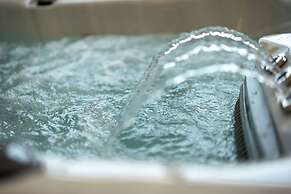 Yiota Collection  4 Suites & 4 Prive Jacuzzi