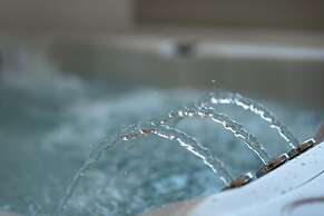 Yiota Collection  4 Suites & 4 Prive Jacuzzi