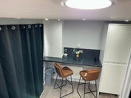Affluent Living Apartment Perfect for Contractors