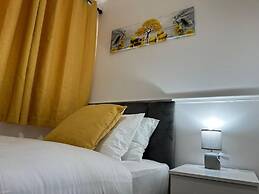 House Sleeps 7 - Contractors, Free Parking