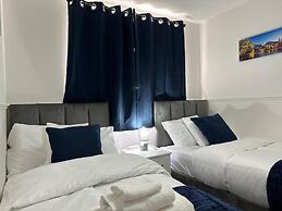 House Sleeps 7 - Contractors, Free Parking