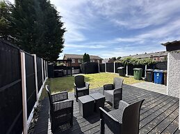 Affluent Living Apartment Perfect for Contractors