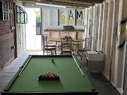 Affluent Living Apartment Perfect for Contractors