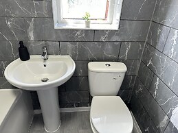 House Sleeps 7 - Contractors, Free Parking