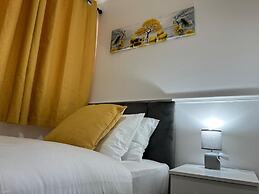 House Sleeps 7 - Contractors, Free Parking