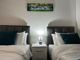 Affluent Living Apartment Perfect for Contractors