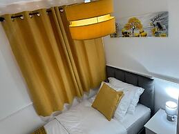 House Sleeps 7 - Contractors, Free Parking