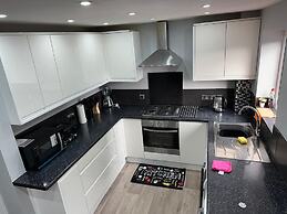 Affluent Living Apartment Perfect for Contractors
