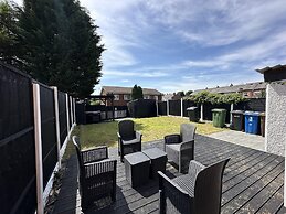 House Sleeps 7 - Contractors, Free Parking