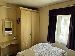 Family Friendly 3 Bedroom Caravan Pets go Free