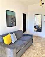 Bright studio with balcony - Visconti 14