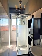 Bright studio with balcony - Visconti 14