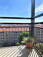 Bright studio with balcony - Visconti 14