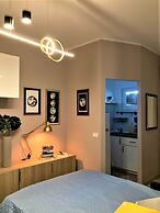 Bright studio with balcony - Visconti 14