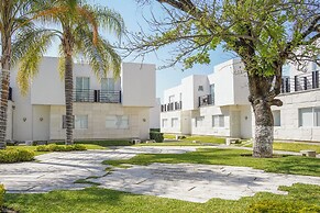 Modern House in Yautepec l Pool & Garden
